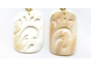 White Mother of Pearl 45-47x Pendant