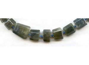 Sapphire 9-15x Faceted Cylinder