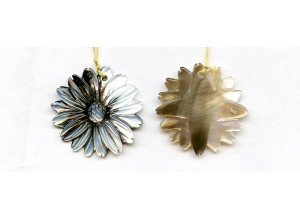 Black Mother of Pearl 30mm Flower Pendant