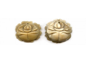 Bamboo Coral 25-28x Flower Pendant