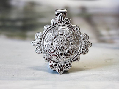 Sterling Silver 46x Pendant