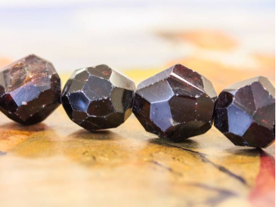 Garnet 18x Faceted Nugget