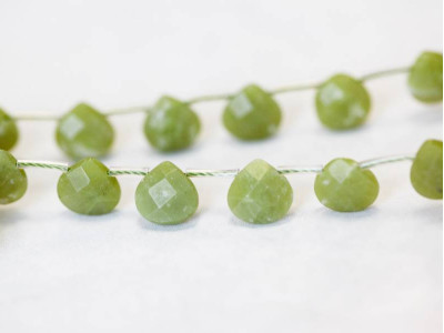 Green Jade 10mm Flat Pear Briolette