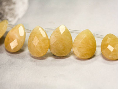 Yellow Jade 15x20 Flat Pear Briolette