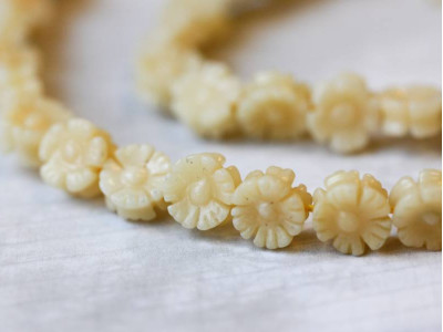 Yellow Jade 10mm Flower