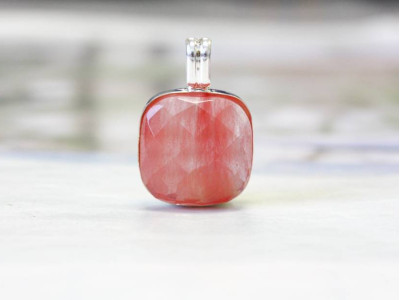 Cherry Quartz 22x22 Square Bezel Pendant