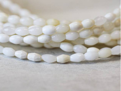 White Opal 4x6 Oval Rice