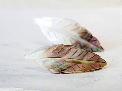 Black Mother of Pearl 55-70mm Leaf Pendant