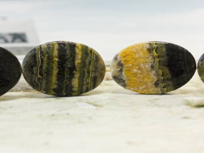 Bumble Bee Jasper 22-24x Flat Oval